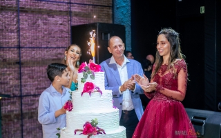 0032---melhor-fotografo-profissional-para-15-anos-fotos-de-festa-de-15-anos-nicole-debutante-buffet-empório-guimarães.jpg