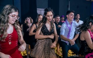 0083---melhor-fotografo-profissional-para-15-anos-fotos-de-festa-de-15-anos-nicole-debutante-buffet-empório-guimarães.jpg
