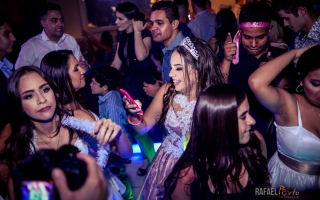 fotografo-para-festa-de-15-anos-londrina-buffet-laguna-rafael-porto-debutante-gabrielly112.jpg