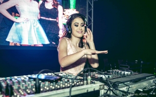 fotografo-para-festa-de-15-anos-londrina-buffet-village-fo-e-video-rafael-porto-debutante-ana-julia-pre-ensaio-book-sessao-de-fotos94.jpg